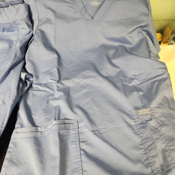 Girls scrubs - Picture 2 of 3